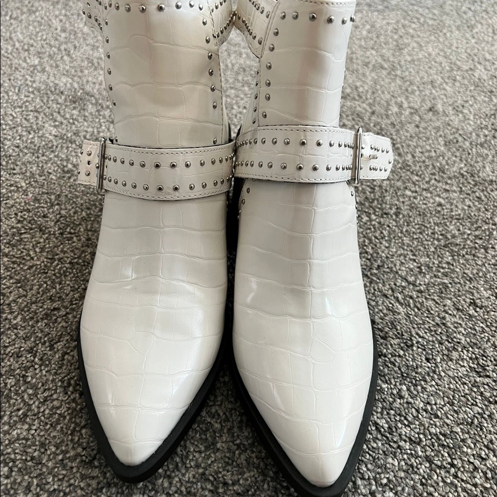 White boots Steve Madden